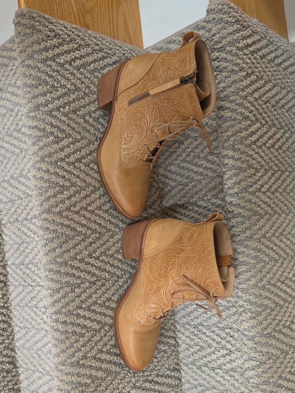 Women’s Sofft Leather Tan Embossed Lace-Up Ankle Boots